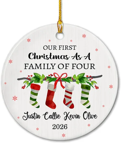 Miniatura 8 de Adorno de cerámica personalizado de cinco medias con nombres y año personalizados, nuestra primera Navidad como familia de cinco, nuestros primeros