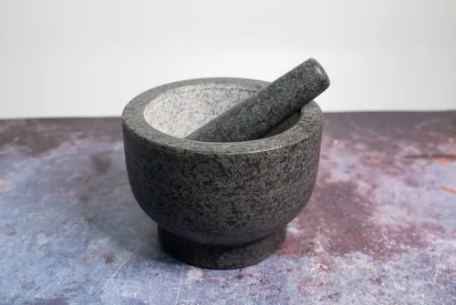 Miniatura 4 de Cilio by Frieling Goliath - Juego de mortero y mortero de granito natural, molinillo para especias y semillas, 5 pulgadas de alto - Molinillo