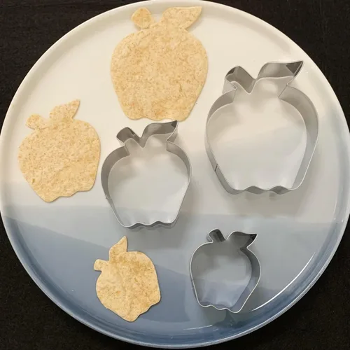Miniatura 6 de LUBTOSMN Juego de cortadores de galletas de manzana, tamaño 3.5 pulgadas, 2.7 pulgadas, 1.9 pulgadas, 3 piezas, cortadores de galletas