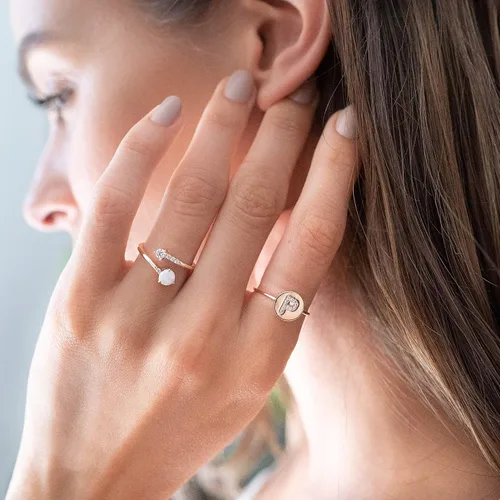 Miniatura 4 de PAVOI - Anillo con inicial chapado en oro de 14K para mujer Anillos apilables a la moda
