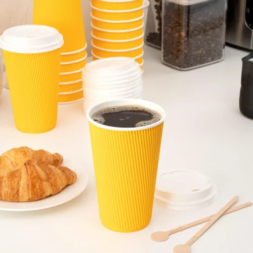 Miniatura 6 de Restaurantware 16 onzas Tazas de papel desechables con pared ondulada, 500 vasos de papel amarillo aislados con diseño de borde enrollado, tapas