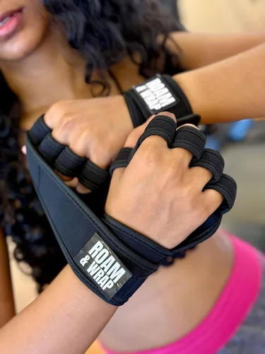 Miniatura 6 de Roam & Wrap Guantes de levantamiento de pesas con muñequeras – Guantes de gimnasio extra acolchados y ventilados para hombres y mujeres – Ideal