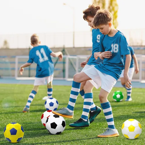 Miniatura 5 de Paquete de 6 pelotas de fútbol de Navidad desinfladas con bomba para niños, artículos a granel, pelotas de fútbol con bolsa deportiva de malla