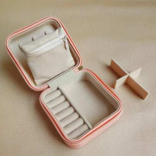 Miniatura 4 de HerFav Organizador de joyas de viaje, pequeño joyero, mini joyero portátil para anillos, aretes y collares para mujeres y niñas (rosa)