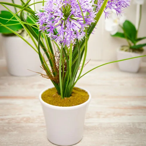 Restaurantware Faux Fiore Violet Allium - Maceta blanca - Plantas de imitación - 14.6" - Caja de 1 unidad