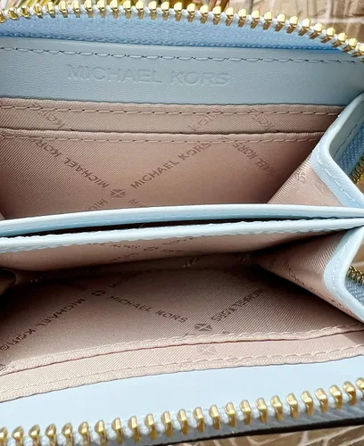 Miniatura 4 de Michael Kors Jet Set - Estuche de viaje con cremallera media alrededor MK Pale Ocean Blue Multi Azul Patchwork Cartera con cremallera
