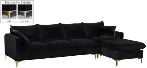 Meridian Furniture Naomi Collection Modern | Moderno seccional reversible tapizado de terciopelo negro contemporáneo con patas doradas o cromadas