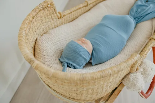 Miniatura 23 de Copper Pearl Gorro de bebé con nudo superior elástico suave Dolce