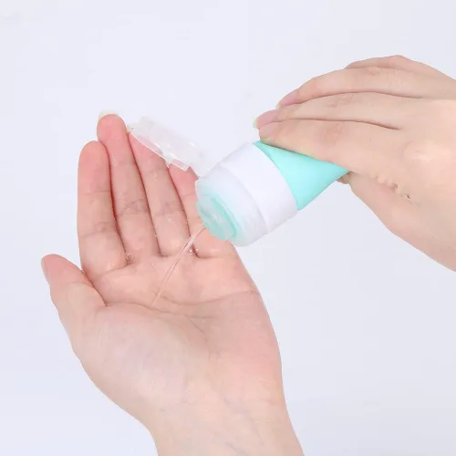 Miniatura 4 de HomeSoGood 3 tubos de viaje de silicona a prueba de fugas recargables con gancho para llavero para artículos de tocador cosméticos, champú, botella
