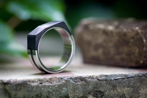Miniatura 4 de Men's titanium and carbon fiber ring. Faceted design black wedding band. Water resistant, very durable and hypoallergenic.(00329_7N)