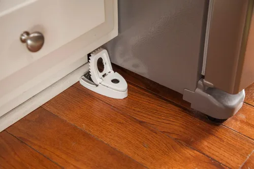 Miniatura 2 de Trampa para ratones Press 'N Set de Tomcat para uso en interiores o exteriores, asesino de ratones con resorte de plástico y pestaña de agarre