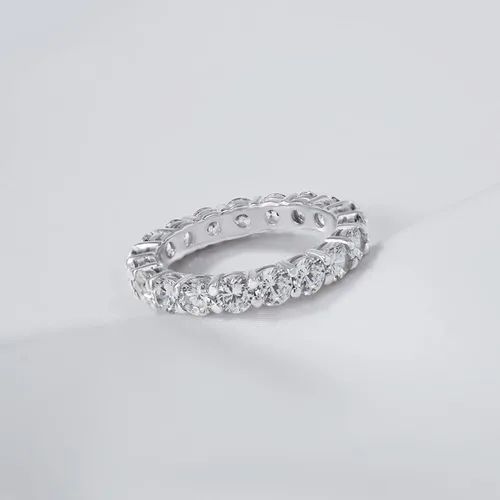 Miniatura 68 de Amazon Essentials Anillo de plata de ley chapada en platino o oro con circonita cúbica redonda de elementos infinitos