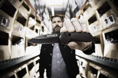 Miniatura 3 de Gerber Gear Highbrow - Navaja de bolsillo compacta con apertura asistida, hoja de borde dentado, color negro