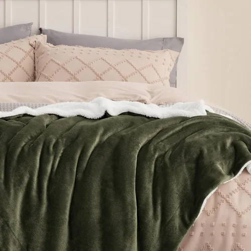 Miniatura 4 de Bedsure GentleSoft Manta de Lana Sherpa para Sofá - Gruesa y Cálida, Manta Suave y Esponjosa de Felpa para Invierno, Verde Oliva, 50 x 60 Pulgadas
