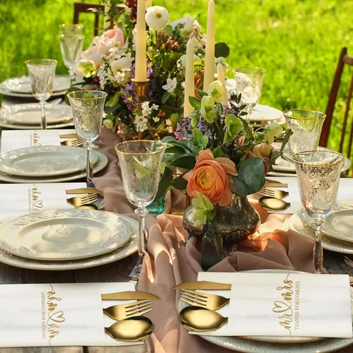 Miniatura 6 de Panelee 100 servilletas de boda con bolsillo integrado para cubiertos de Mr and Mrs personalizadas, sensación de lino, suministros de cena Dorado