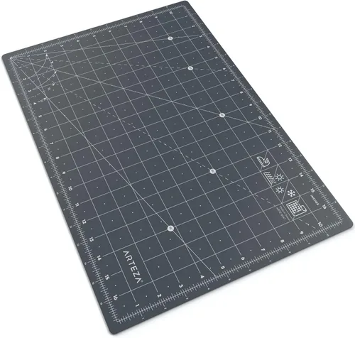 Miniatura 3 de Arteza Tapete de corte rotativo autorreparable, 12" x 18" (30.5cm x 45.7cm) con cuadrícula y superficie antideslizante para tela, papel, vinilo