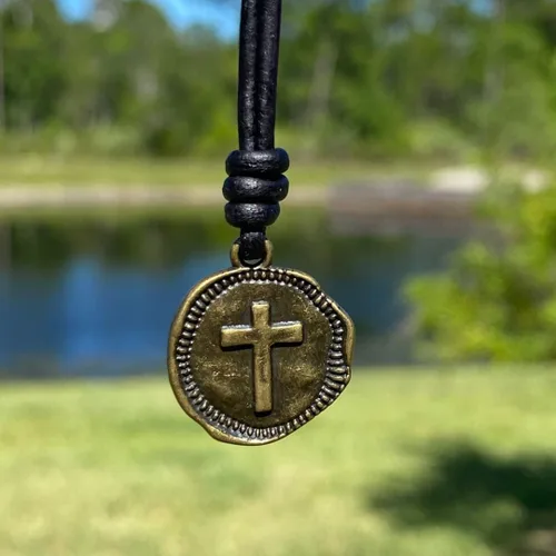 Miniatura 5 de Collar de Cruz de Cuero para Hombres - Moneda de Cruz para Hombre, Colgante Religioso, Collares de Medallón, Regalo de Navidad, Colgante Católico