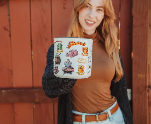 Miniatura 5 de Harry Potter Hogwarts All Over Icons Destination - Taza de cerámica para cámper Regalos y coleccionables del mundo mágico Capacidad para 20 onzas