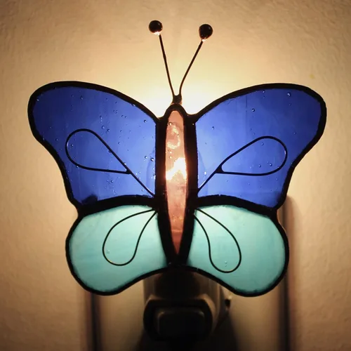 Miniatura 7 de Gift Essentials Luz nocturna enchufable de mariposas amarillas y naranjas - Luz nocturna de vidrio manchado con interruptor basculante
