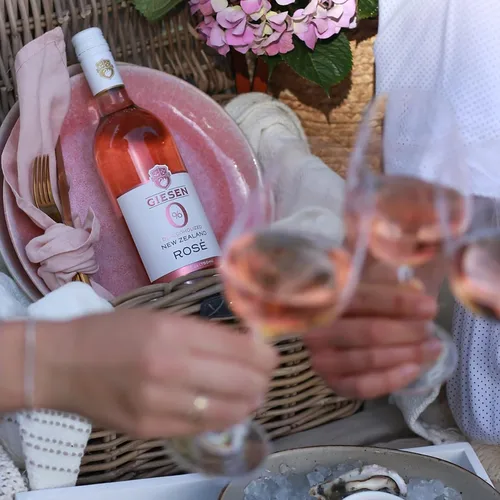Miniatura 4 de Giesen Rosado sin alcohol - Vino rosado desalcoholizado prémium de Nueva Zelanda, 25.4 fl oz (25.4 fl oz, 2)