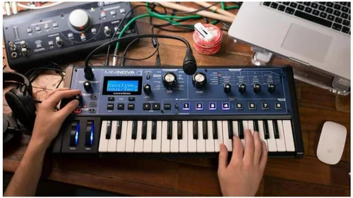 Miniatura 2 de Novation Ultranova sintetizador modelado análogo serie Nova, Azul