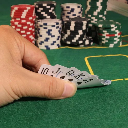 Miniatura 6 de Juego de 200 fichas de póquer para Texas Holdem, blackjack, torneos con estuche de aluminio, 2 barajas de cartas, botón de repartidor, botón de Rojo