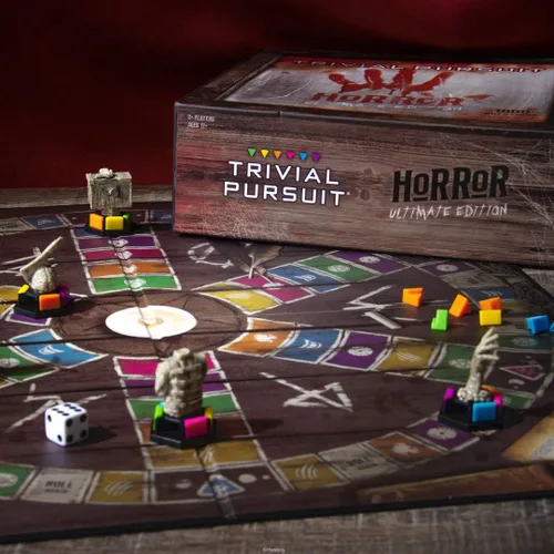 Miniatura 7 de Trivial Pursuit Horror Ultimate Edition Juego de trivia con 1800 preguntas de películas y libros clásicos Juego de mesa coleccionable