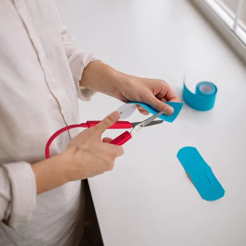 Miniatura 6 de Paquete de 4 tijeras de bucle adaptativas, tijeras de apertura automática de 8 pulgadas para necesidades especiales, niños y adultos (rojo)