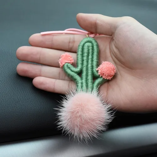 Miniatura 3 de Colgante de cactus de ganchillo para espejo retrovisor de automóvil, plantas peludas, adorno colgante para decoración del interior del automóvil