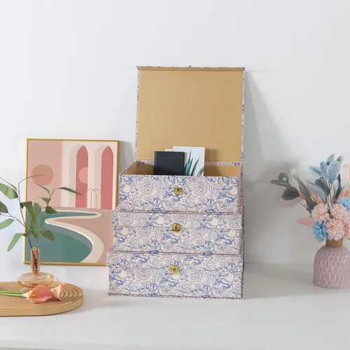 Miniatura 7 de Soul & Lane Cajas de Almacenamiento Decorativas de Cartón Floral Azul y Blanco con Herrajes Dorados - Juego de 3, Jardín Aviario - Cajas Apilables