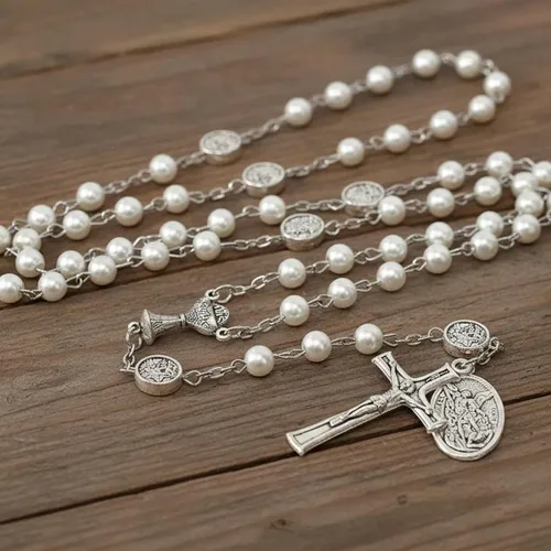 Miniatura 6 de Nazareth Store Collar de rosario de perlas de 0.315 in con medalla de San Miguel y centro de mesa de cáliz Rosarios de la Santa Comunión