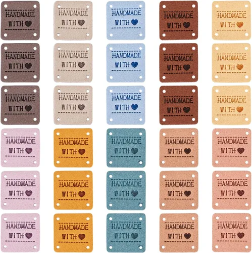 Cheriswelry 50 Etiquetas de Cuero de Microfibra 10 Colores Cuadradas con Palabra Hechas a Mano con Amor Etiquetas de Ganchillo en Relieve Etiquetas