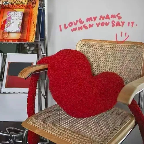 Miniatura 9 de Almohada de corazón rojo, cojín de brazos de dibujos animados con brazos largos para decoración de dormitorio, regalo de San Valentín