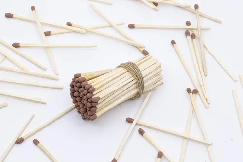 Miniatura 2 de Chandler Studio - Palillos de repuesto de madera de 3 pulgadas de largo con calcomanías de huelga, fósforos de seguridad al por mayor sueltos a