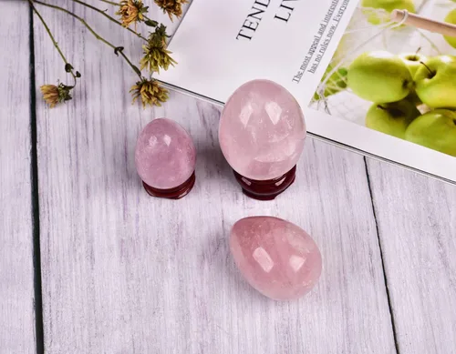 Miniatura 8 de AMOYSTONE Huevo de cristal de cuarzo rosa natural grande para curación y práctica de reiki, piedra de decoración del hogar con base, 3-3.5 pulgadas