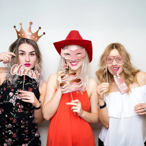 Miniatura 3 de Accesorios y letreros para cabina de fotos de fiesta de cumpleaños número 18, color oro rosa, kit de accesorios para selfies con palos para niñas