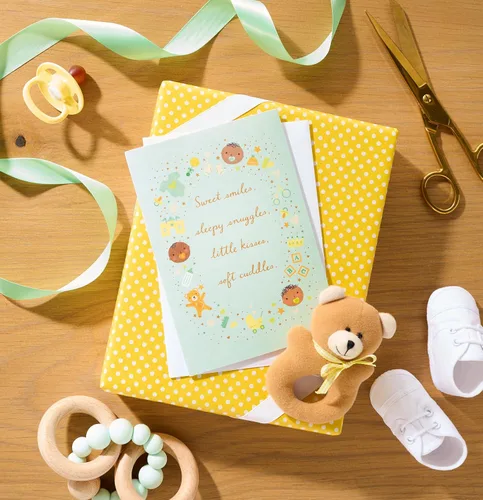 Miniatura 6 de Tarjeta de Baby Shower de American Greetings (Amor en camino)