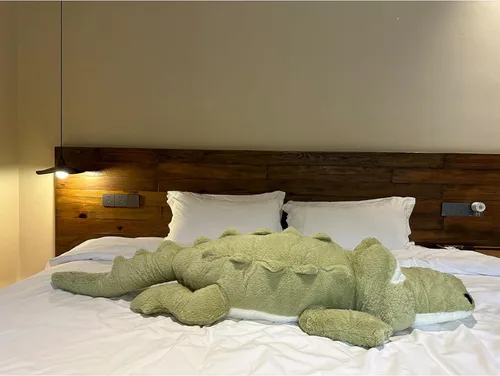 Miniatura 8 de Almohada de felpa de cocodrilo, animal de peluche de cocodrilo de 38 pulgadas, decoración del hogar, regalo de Navidad, San Valentín, cumpleaños