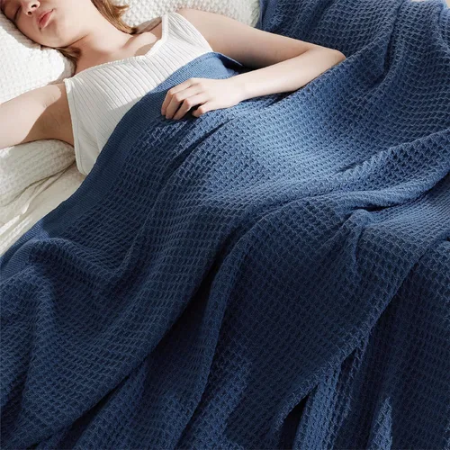 Miniatura 6 de Bedsure Gentlesoft - Manta de 100 % algodón tamaño King para cama, transpirable y suave, gruesa y acogedora, manta de Navidad de tejido gofre, 38