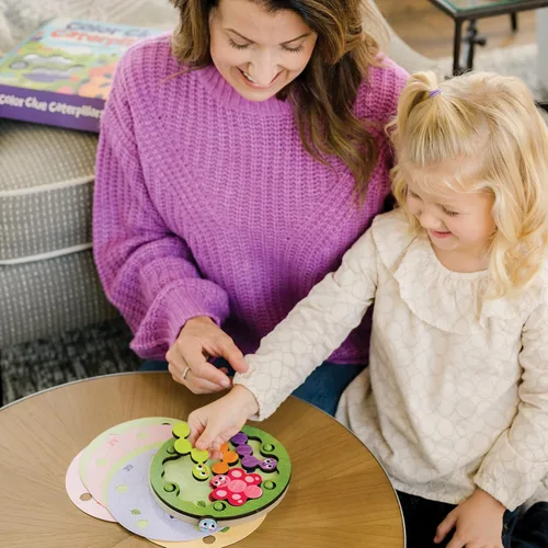 Miniatura 3 de Peaceable Kingdom Color Clue Caterpillars - Rompecabezas magnéticos para niños a partir de 4 años