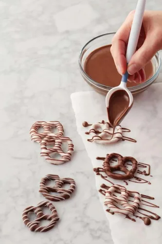 Miniatura 2 de Wilton Cuchara rociadora para caramelos derretidos