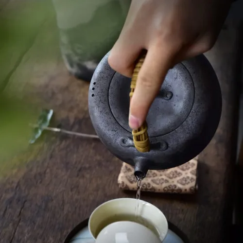 Miniatura 4 de LIOONS Hervidor de té con mango antiquemaduras, estilo vintage, hecho a mano, de cerámica fina, para el hogar, cocina, al aire libre, 30.4 onzas