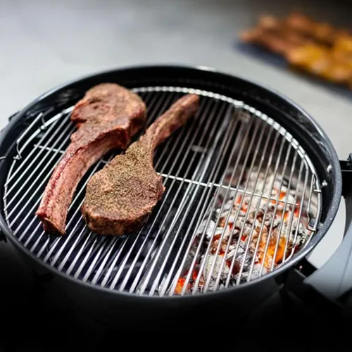 Miniatura 2 de SnS Grills - Inserto original patentado de Slow 'N Sear – Cesta de carbón de acero inoxidable con depósito de agua integrado para ahumar bajo