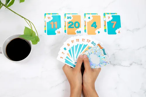 Miniatura 2 de Poof The Game - Juego de cartas casual rápido de aprender, fácil de jugar, para amigos y familiares, grupos grandes y pequeños, noches de juego