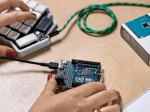 Miniatura 6 de Arduino UNO R4 Mínima [ABX00080]