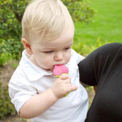 Miniatura 4 de Innobaby Original Teethin Smart EZ Grip - Mordedor de frutas y juguete sensorial para bebés y niños pequeños en Apple. Mordedor sin BPA