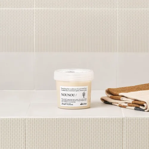 Miniatura 4 de Davines NOUNOU/Conditioner, Nourishing & Repairing Formula for Damaged, Processed or Brittle Hair - Restores Body & Shine with Lupin - Untangles &