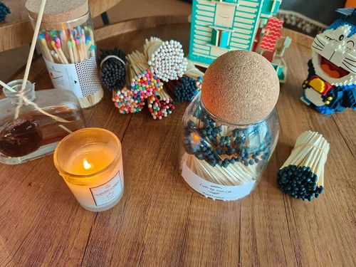 Miniatura 2 de Partidos negros incluidos (150 unidades), soporte para fósforos con golpeador, fósforos de seguridad para velas con golpeador, 150 cerillas de velas