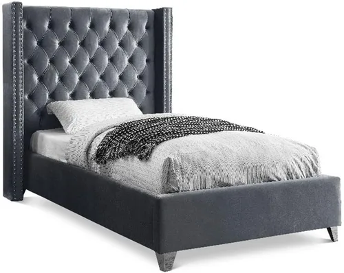 Miniatura 16 de Meridian Furniture – Cama con respaldo de terciopelo abotonado, Aiden-Q-Aiden, con recortes cromados con forma de cabezal de clavos y patas Gris
