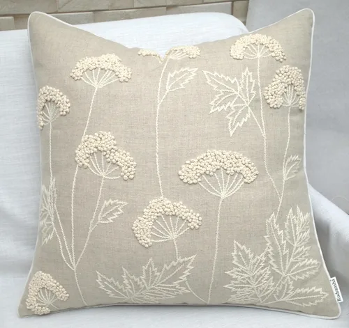 Miniatura 6 de Rudransha Funda de almohada bordada a mano con flores silvestres, 18 x 18 pulgadas, algodón marfil, floreciente